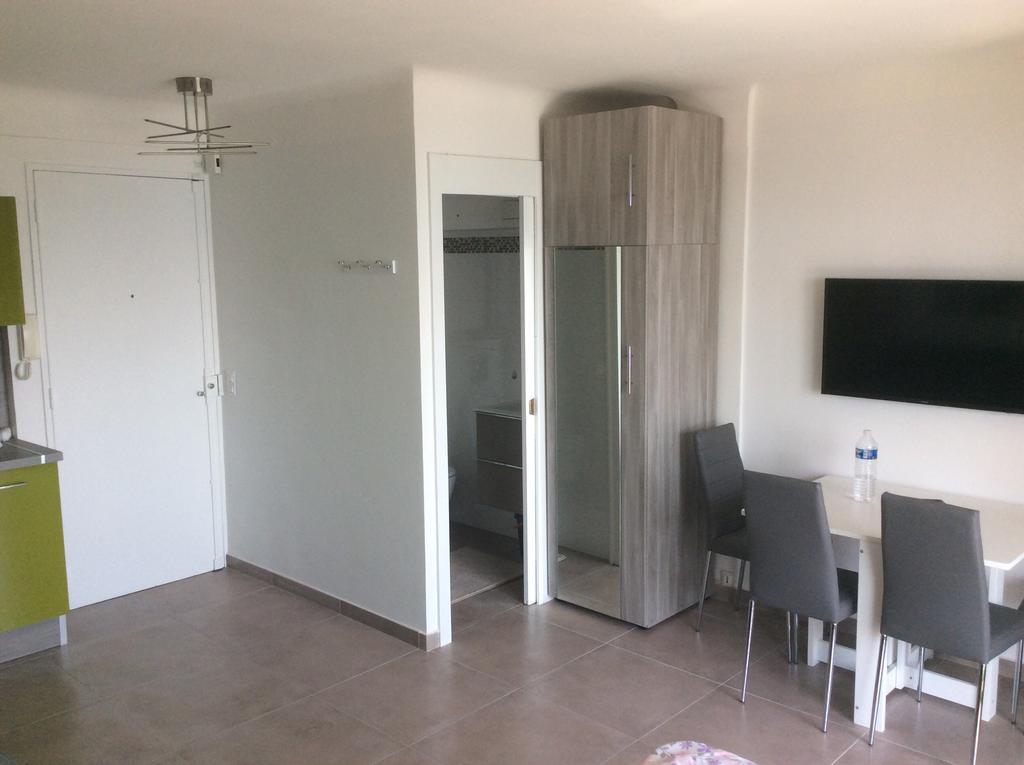 Studio On The Croisette With Sea View Apartment Cannes Luaran gambar